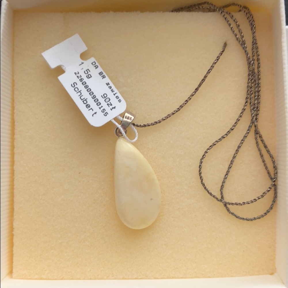 Teardrop stone from Schubert Jublier
